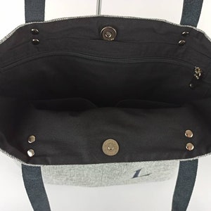 Borsa tote grigia personalizzata, borsa da trasporto quotidiana da donna, borsa tote casual, borsa per mamma pannolini, borsa a tracolla in tessuto grigio, regalo di Natale fatto a mano immagine 5