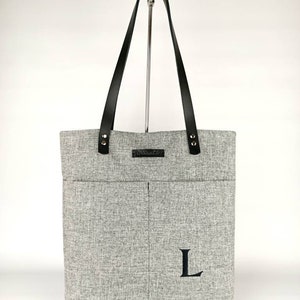 Borsa tote grigia personalizzata, borsa da trasporto quotidiana da donna, borsa tote casual, borsa per mamma pannolini, borsa a tracolla in tessuto grigio, regalo di Natale fatto a mano immagine 4