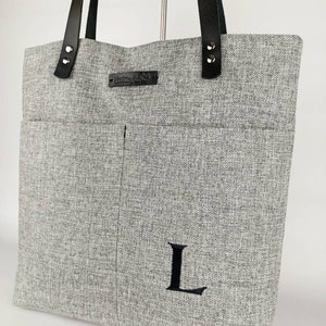 Borsa tote grigia personalizzata, borsa da trasporto quotidiana da donna, borsa tote casual, borsa per mamma pannolini, borsa a tracolla in tessuto grigio, regalo di Natale fatto a mano immagine 2