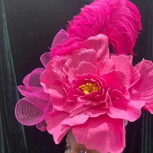 Big Fuchsia Pink 12-inch Flower Fascinator Derby Oaks Hat with Ostrich Feather & Bow/ Pink Flower Bridal Wedding Tea Party Fascinator Hat