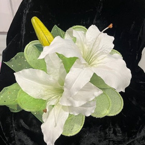 Green White Derby Fascinator Hat, Lime Green white church fascinator hat, wedding hat with white lily, green tea party fascinator hat