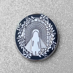 Enamel Pin ~ Cassidy Blake’s Mirror Pendant Inspired