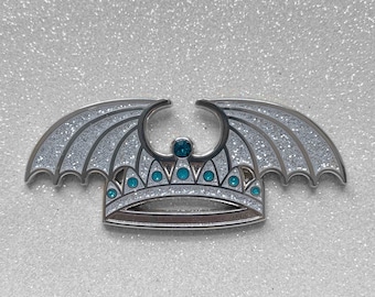 Pin de esmalte ~ Zoya (Grishaverse) ~ Serie Bookish Crowns