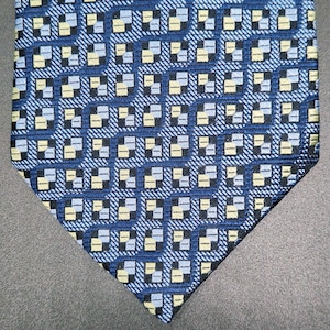 Stunning Jhane Barnes Men&#39;s Tie w/ Blue and Yellow Geometric Pattern - Statement Piece for Any Occasion