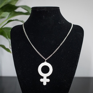 Collana in silicone morbido simbolo femminista bianco o nero di Venere: leggero, vegano e ipoallergenico