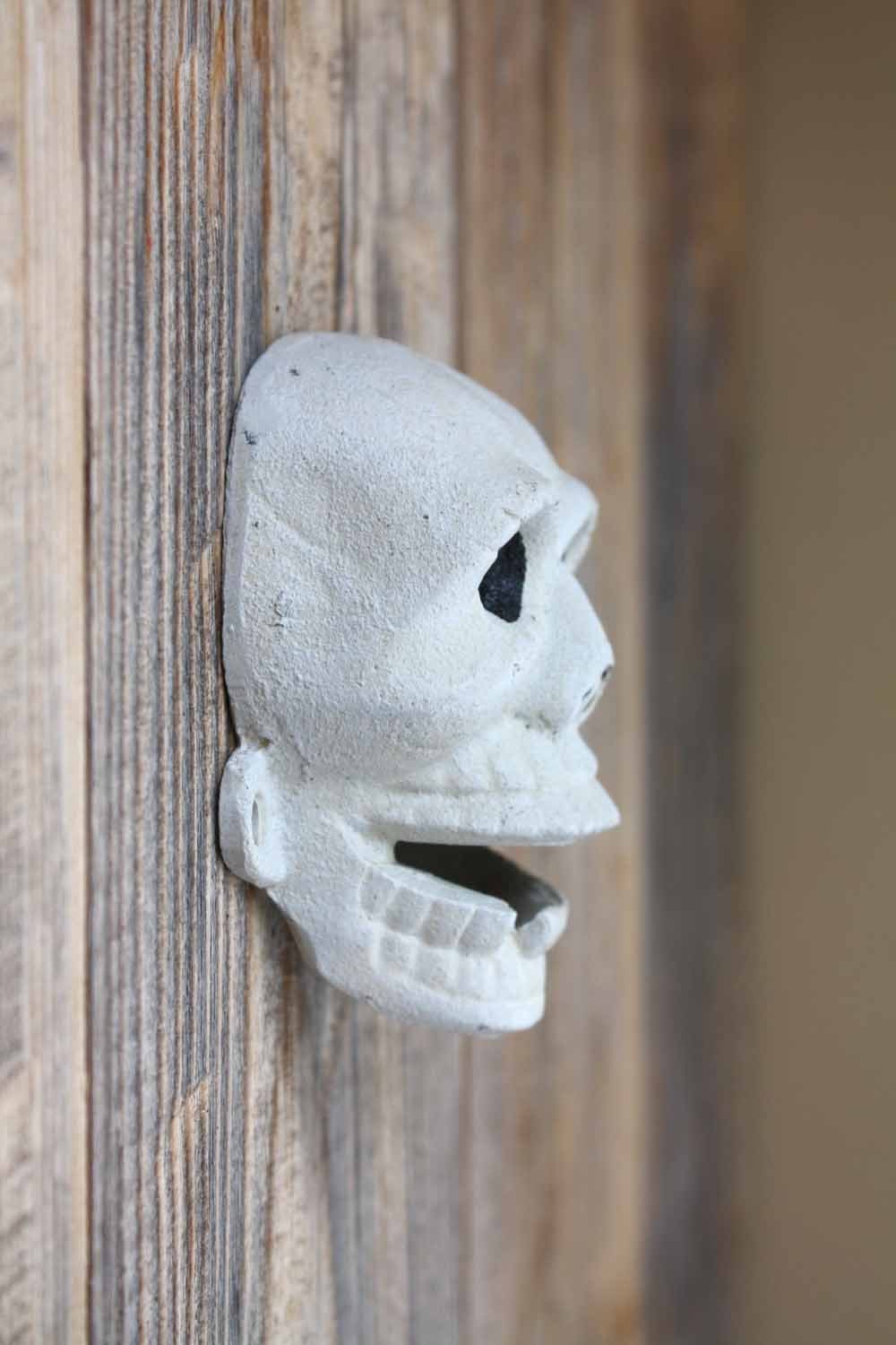 Apribottiglie In Ghisa A Forma Di Scheletro