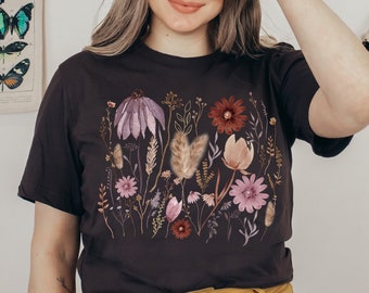 Retro aesthetic Flower Shirt, pressed flowers Cottagecore Shirt, vintage Botanical Shirt, Nature Lover Floral Shirt, Wildflower T Shirt