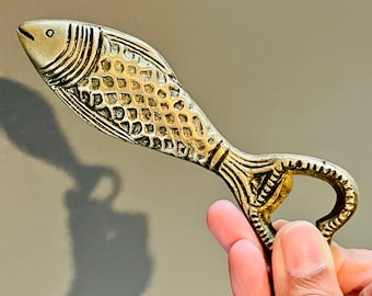 Apribotti bottiglie vintage, fish rustic gold brass antico accessorio retro bar, apribotti bottiglie forgiato, barware della metà del secolo, apribottie di birra