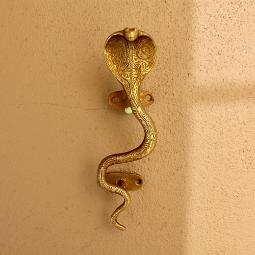 Vintage King Cobra Snake wall hook (1pc ONLY) OR Brass Door pull, Entryway newest decor wall mount snake statue/Figurine