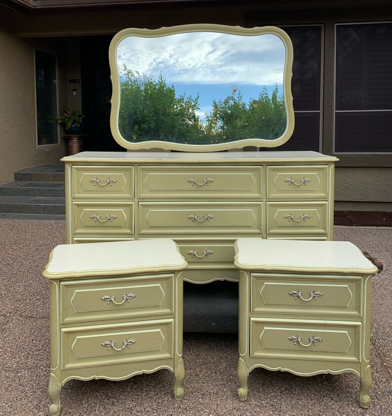 Vintage 4 Piece French Provincial Bedroom Set Dresser Mirror And 2 Nightstands