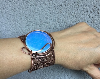 Bracciale in filo di rame con pietra opalite - Gioiello moderno ed elegante. Pezzo unico fatto a mano. Rame naturale per la salute. Regalo per lei.