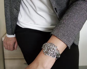 Statement Silver Wire Bracelet – Modern Spiral Aluminum Bangle, Handmade Adjustable Jewelry, Minimalist Gift for Her