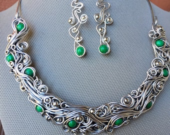 Set ketting en oorbellen groene agaat: aluminiumdraadgewikkelde boho-sieraden, helende edelsteenset voor energie en rust, handgemaakt cadeau voor haar