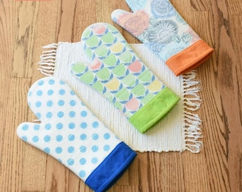 Hot Stuff Oven Mitt by Around the Bobbin