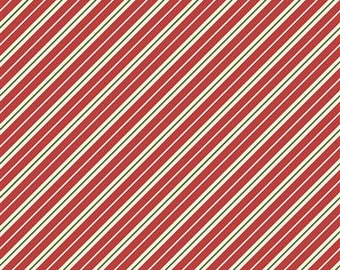 Könnte beinhalten: Diagonales Muster mit abwechselnd roten, weißen und grünen Streifen. Die Streifen variieren in der Breite und erzeugen einen dynamischen visuellen Effekt. Das Farbschema erinnert an ein festliches Thema, passend für verschiedene Anwendungen.