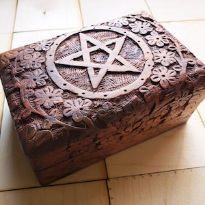 Pentagramm Stern keltische Holzkiste, irische Holzkiste, Renaissance Erinnerungskiste, handgravierte Magie Box, Hexe Tarot Karte, Wicca, Pagan