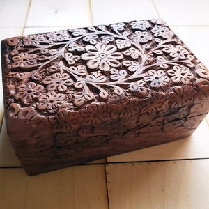 Flower Wood Celtic Box, Floral Irish Wooden Box, Renaissance Welsh Keepsake Box, Hand Engraved Magic Box, Witch Tarot Card, Wiccan, Pagan