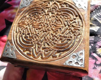 Celtic Knot Wood Circular Box, Irish Wooden Box, Welsh Medium Keepsake, Hand Engraved Magic, Witch Tarot Card, Wiccan Carved Box, Pagan