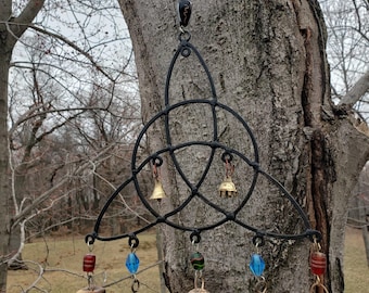 Metal Celtic Triquetra Wind Chime Irish Sun Catcher with Bells, Iron Welsh Bells Dreamcatcher, Rustic Triquetra Trinity Knot Bead Charm