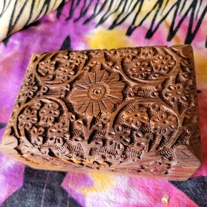 Flower Wood Celtic Box, Floral Irish Wooden Box, Renaissance Welsh Keepsake Box, Hand Engraved Magic Box, Witch Tarot Card, Wiccan, Pagan