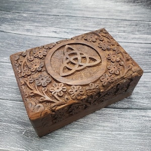 Triquetra Knot Wood Celtic Box, Irish Wooden Box, Renaissance Welsh Keepsake Box, Hand Engraved Magic Box, Witch Tarot Card, Wiccan, Pagan