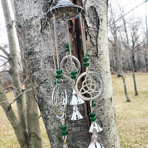 Metal Celtic Knot windgong, Irish Sun Catcher met bellen, messing Welsh Dreamcatcher, triquetra Trinity Knot Bead Charm