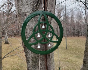 Metal Celtic Knot Wind Chime, Irish Sun Catcher with Bells, Aluminum Welsh Dreamcatcher, Triquetra Trinity Knot Bead Charm