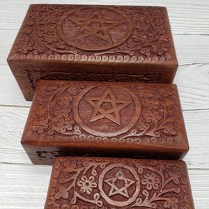 Coffret celtique en bois étoile pentacle, boîte en bois irlandaise, souvenir gallois, magie gravée à la main, carte de tarot de sorcière, wicca, païen, petit, moyen, grand