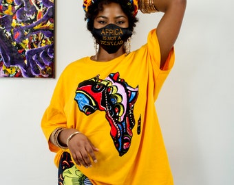 Akia Unisex T-Shirt mit afrikanischer Landkarte (gelber Patch Ankara multi-pattern dashiki)