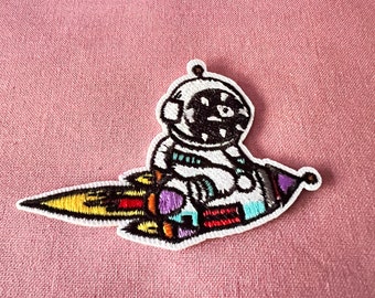 Toppe termoadesive colorate fai-da-te: disegni astronauti, arcobaleno e