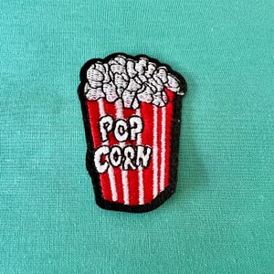 Popcorn-tygmärke - Stryk-på-tygmärke för popcorn - Stryk-på-tygmärken för popcorn - Stryk-på-tygmärken för biograf - Stryk-på-tygmärken för mat