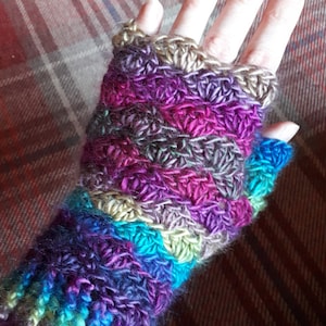 Rainbow Ripple Fingerless Gloves - crochet PATTERN