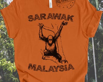 Camiseta de aventura en Borneo, Malasia, SARAWAK. Camiseta de orangután de Sarawak. Camiseta de Borneo. Camiseta batik de regalo de Malasia. Camiseta de Malasia. Impresión de orangutanes.