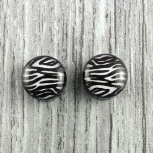 Fake Plugs / Studs 10 mm Zebra Pattern image 1