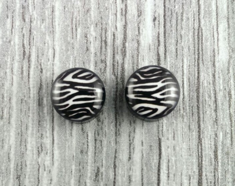 Fake Plugs / Ohrstecker 10mm Zebra Muster Bild 1