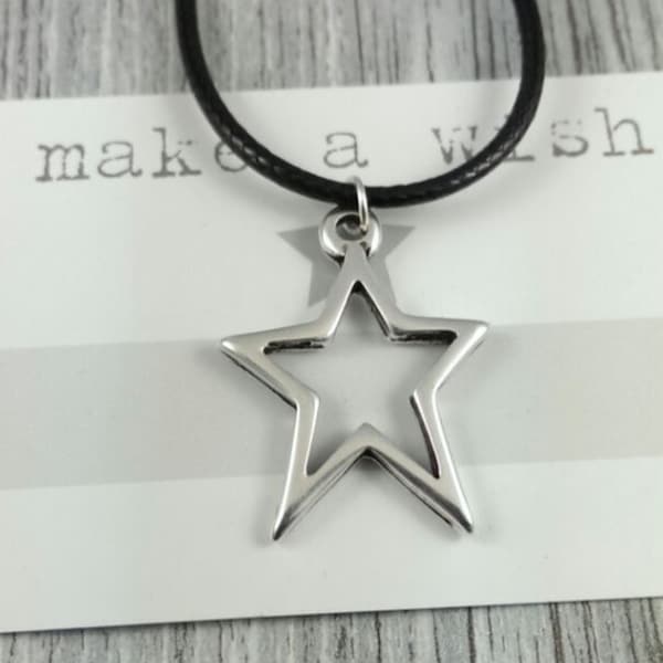 Short necklace with star