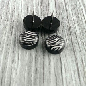 Fake Plugs / Studs 10 mm Zebra Pattern image 3