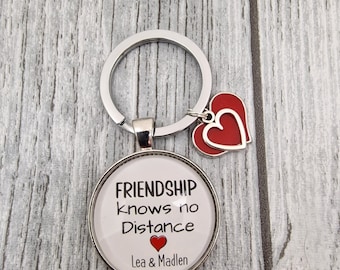 1 keychain 'Friendship knows no ditance'