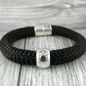 Men&#39;s bracelet made of sailing rope with magnetic clasp