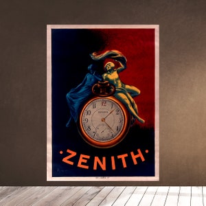Puede incluir: Un anuncio vintage de un reloj Zenith que presenta un reloj de bolsillo con dos figuras, una en azul y otra en amarillo, sentadas encima del reloj. La esfera del reloj es blanca con números y manecillas negros. El fondo es un degradado de azul oscuro y rojo. El texto "ZENITH" está escrito en naranja en la parte inferior del cartel.
