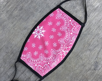 Maschera viso Bandana rosa, maschera facciale in cotone riutilizzabile con loop dell'orecchio elastico, loop dell'orecchio regolabile, design vivido a colori completo, decorato negli Stati Uniti