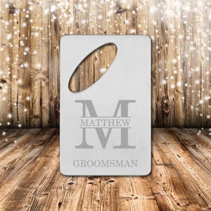 Abridor de botellas de tarjeta de crédito ovalado de tarjeta de hombre personalizado - abrebotellas grabado, regalo de padrinos de boda, regalo de favor de despedida de soltero, billetera