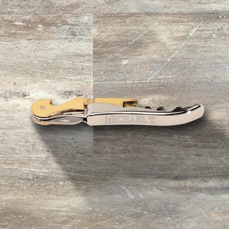 Cadeau stalknecht, gepersonaliseerde wijnflesopener, dubbel scharnierende kurkentrekker multitool, huwelijkscadeau, bruidsfeest, vrijgezellenfeest Gold & Chrome