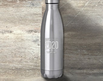Oudejaarsfles waterfles, gepersonaliseerde cola-vormige waterfles, 17 ounce, geïsoleerd, oudejaarsfeestcadeaus gunsten decor, NYE-beker