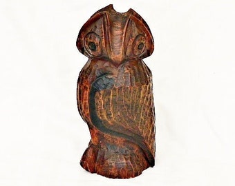Vintage handgeschnitzte hölzerne Eulen-Statue: Bemalte Volkskunst-Figur
