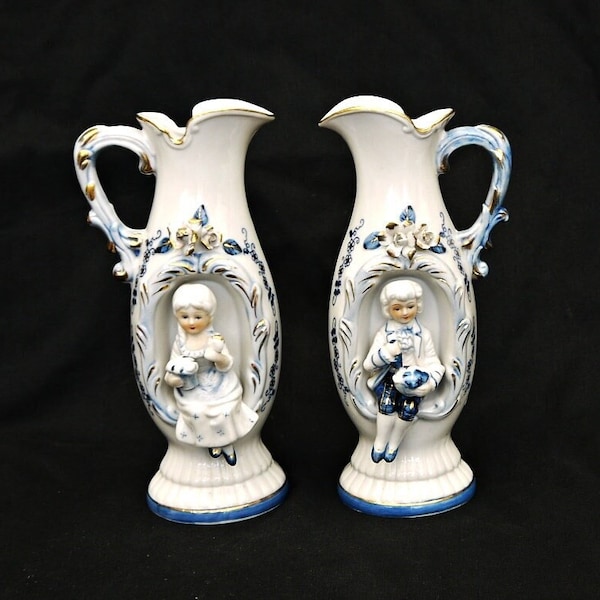 Ensemble vase bleu et blanc cruche en céramique vintage ornée de dame et homme figurine ornementale 2 x pichets vase unique de style rococo présentoir retr