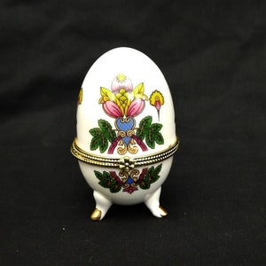 Caixa de jóias de ovo de Páscoa de porcelana vintage estilo Faberge ovo osso china caixa de bugigangas em forma de ovo ornamentado com pés