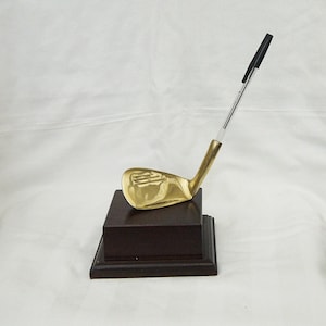 Vintage Statue Messing Messing und Holzbasis Golf Club Stiftständer Golfer Schreibtischdekoration Messingstatue Golf mit Holzbasis Geschenk Golfer Männer