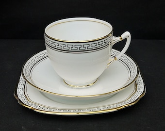 vintage Royal Albert Crown China England trio cup saucer side plate white and gold 24k set teacup saucer decorative