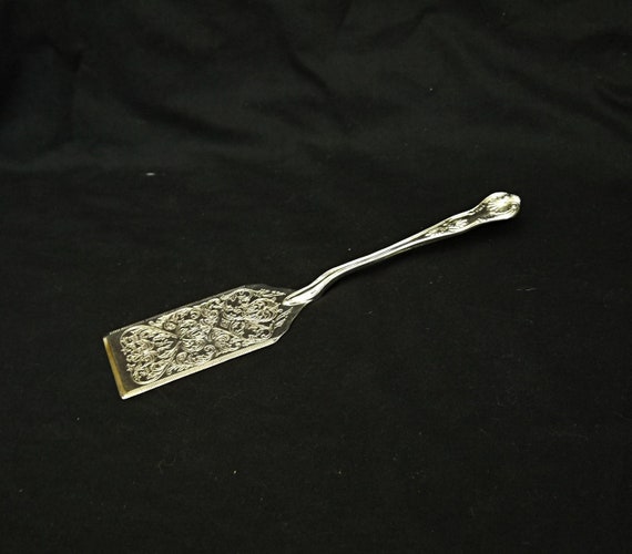 Silver plated top cake server